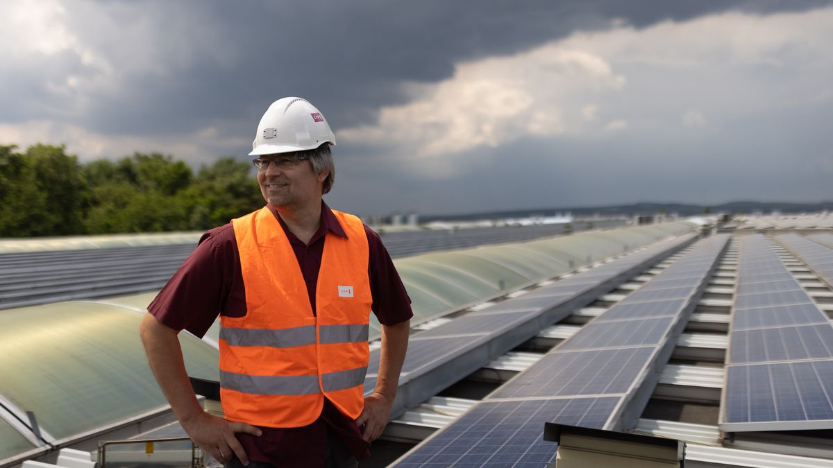Největší developer skladů a hal v Česku pokryje střechy fotovoltaikou